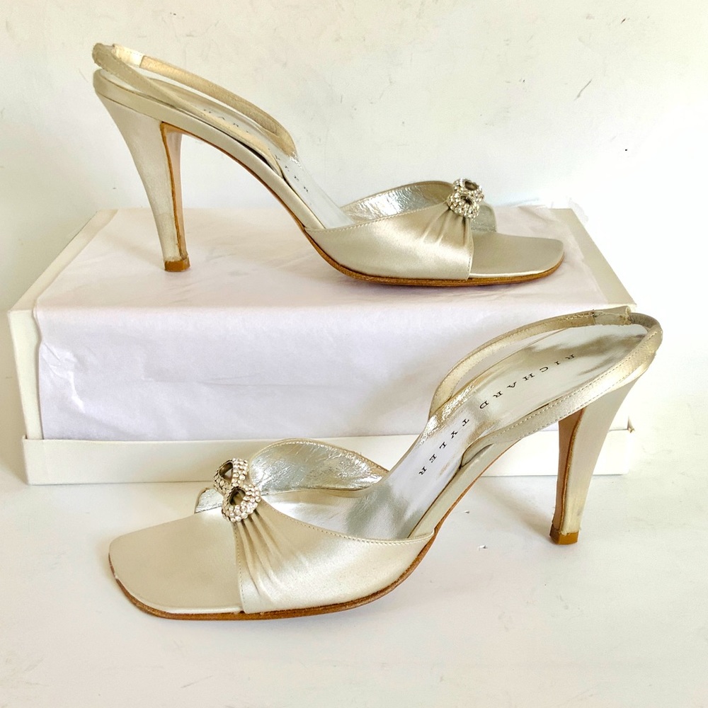 Richard Tyler silver gray satin heeled sandals